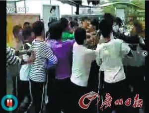 打群架在线视频,揭秘打群架在线视频背后的黑暗面